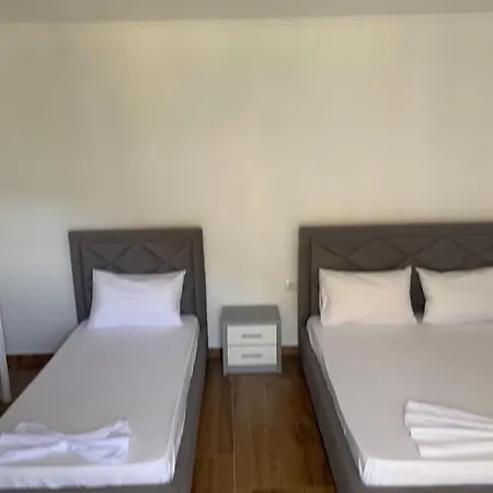 Alket Apts.1 * بورش